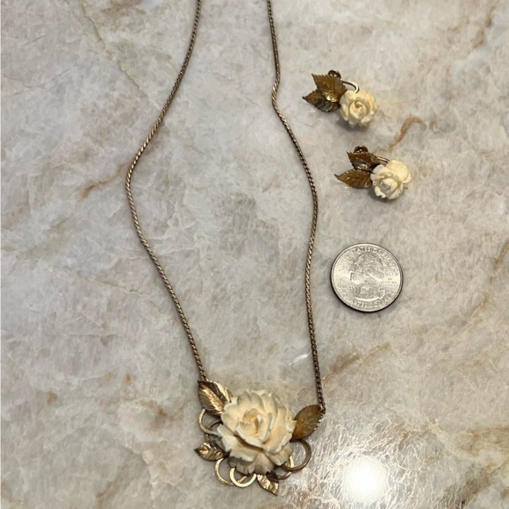 🌺 Vintage Screw On Earrings + Necklace Carved White Flower Floral Design